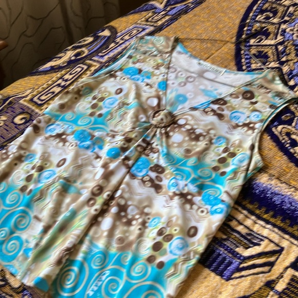 Love this light spring summer top, and have the pants to match! - Picture 2 of 3